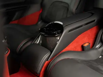 FERRARI Purosangue  LIFT CARBON SPECIAL COLOUR PANO