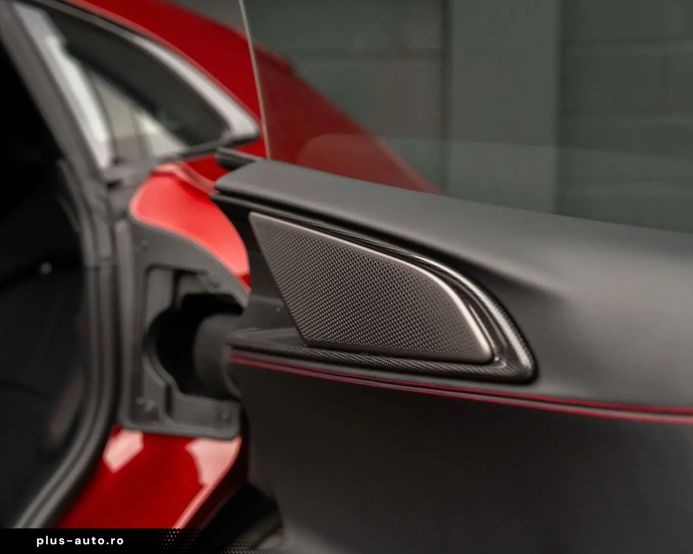 FERRARI Purosangue  LIFT CARBON SPECIAL COLOUR PANO