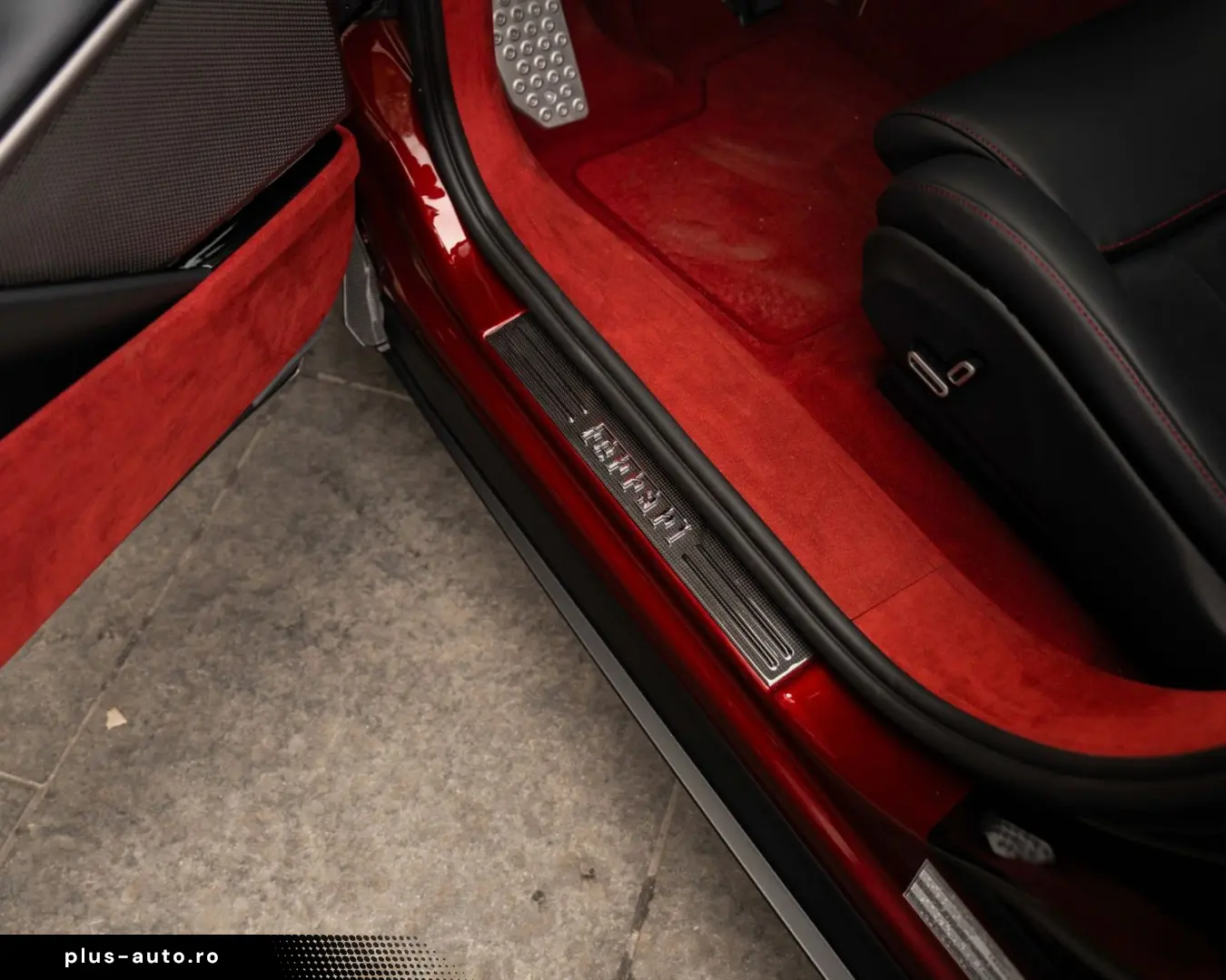FERRARI Purosangue  LIFT CARBON SPECIAL COLOUR PANO