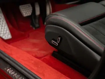 FERRARI Purosangue  LIFT CARBON SPECIAL COLOUR PANO