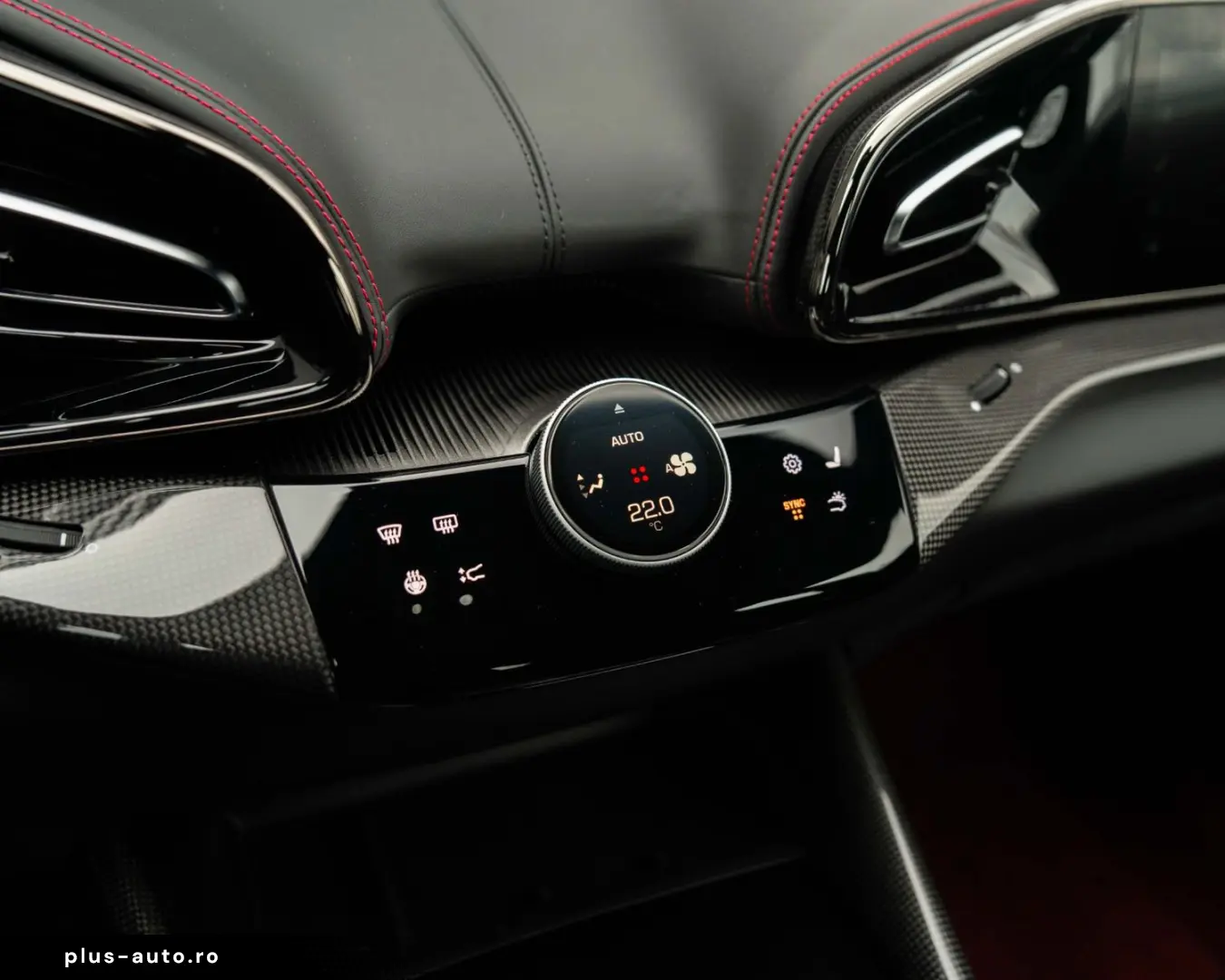 FERRARI Purosangue  LIFT CARBON SPECIAL COLOUR PANO