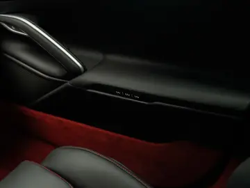 FERRARI Purosangue  LIFT CARBON SPECIAL COLOUR PANO