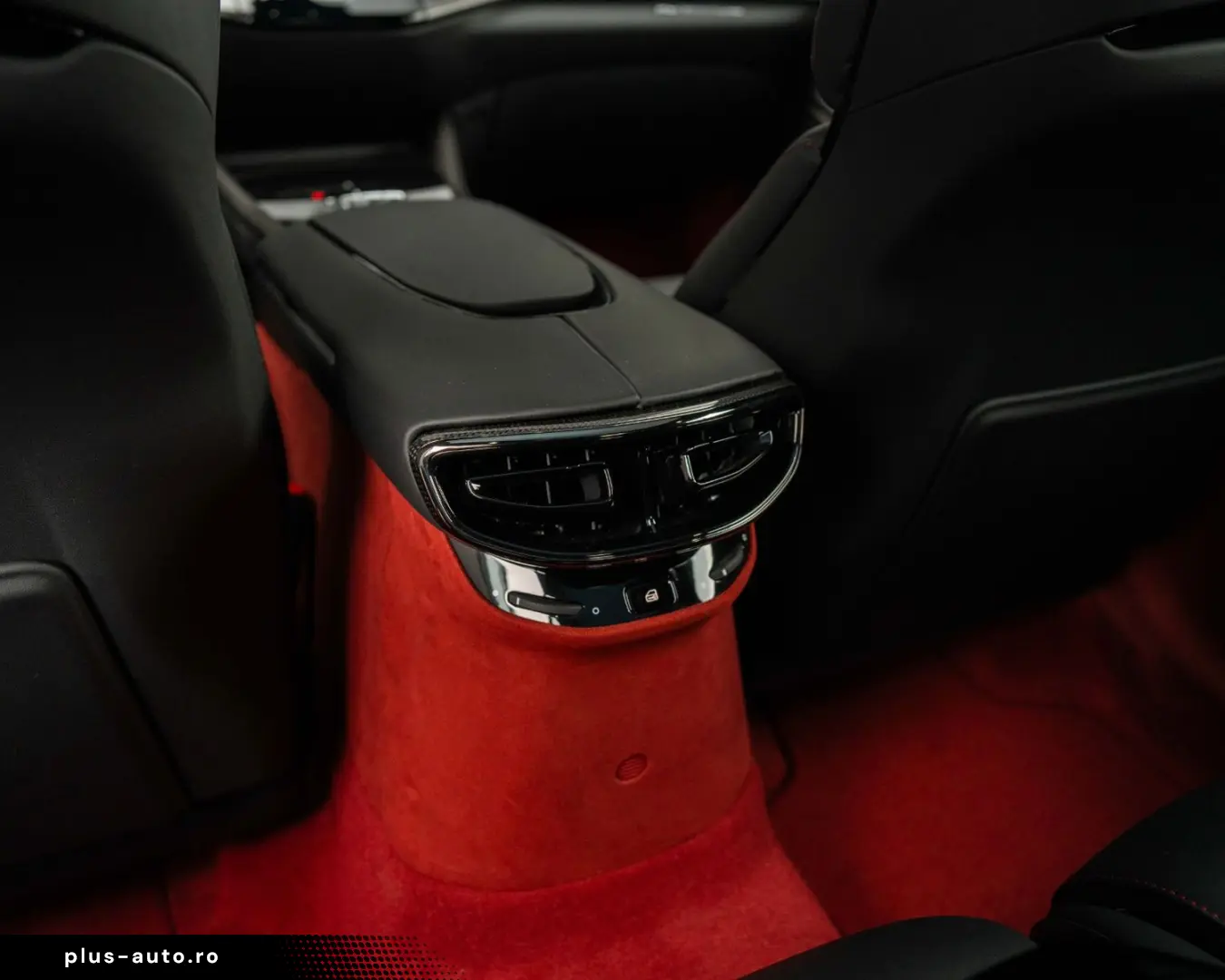 FERRARI Purosangue  LIFT CARBON SPECIAL COLOUR PANO