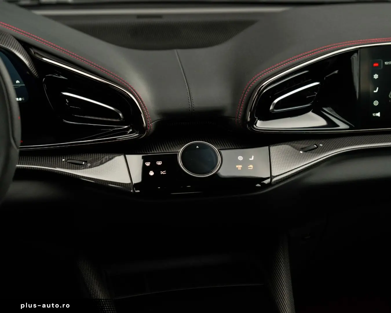 FERRARI Purosangue  LIFT CARBON SPECIAL COLOUR PANO