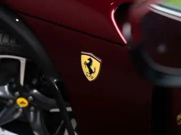 FERRARI Purosangue  LIFT CARBON SPECIAL COLOUR PANO
