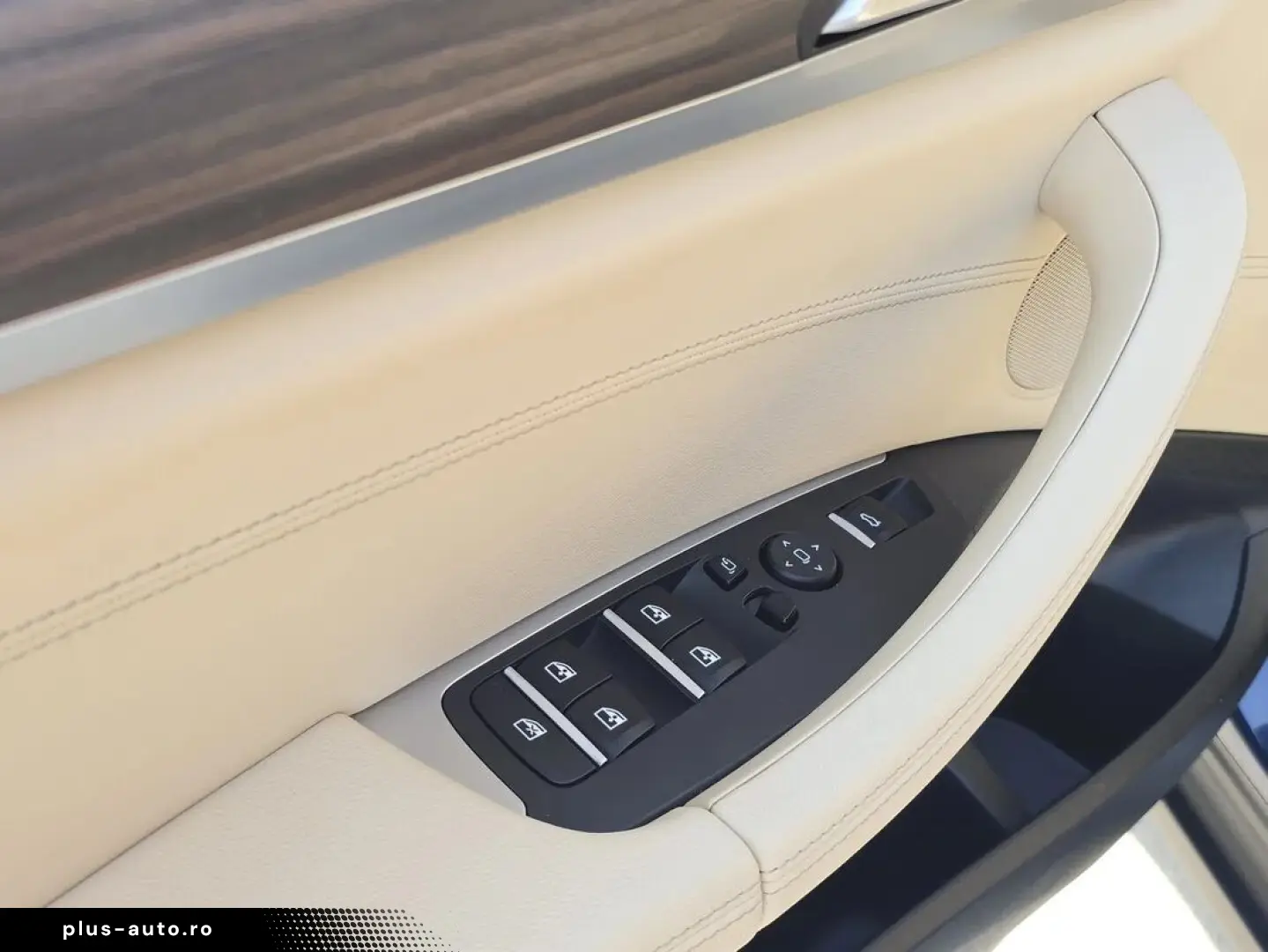 BMW X3 2.0 xDrive30i Luxury Line At 252HP