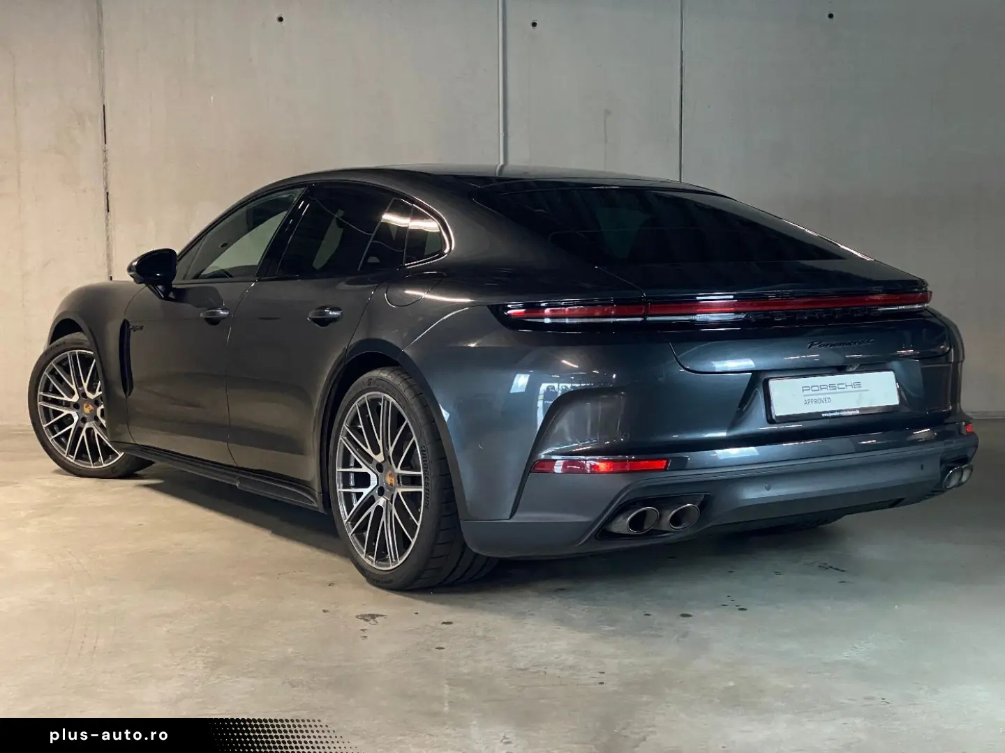 PORSCHE Panamera 4 E-Hybrid   Hinterachslenkung   BOSE