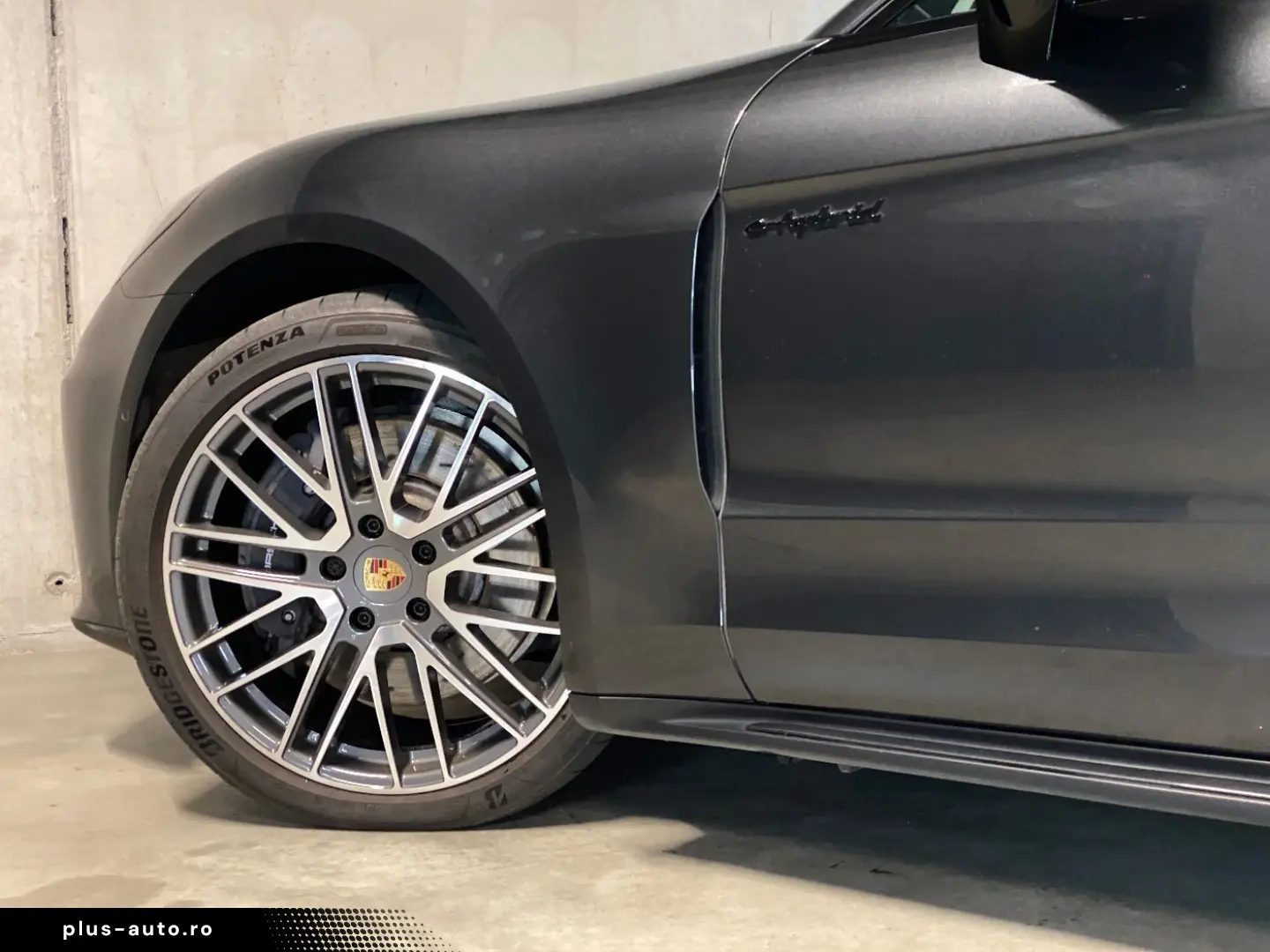 PORSCHE Panamera 4 E-Hybrid   Hinterachslenkung   BOSE