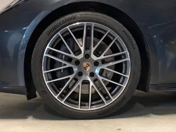 PORSCHE Panamera 4 E-Hybrid   Hinterachslenkung   BOSE