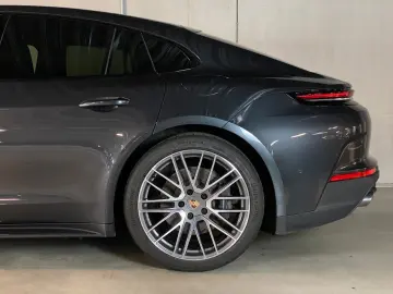 PORSCHE Panamera 4 E-Hybrid   Hinterachslenkung   BOSE