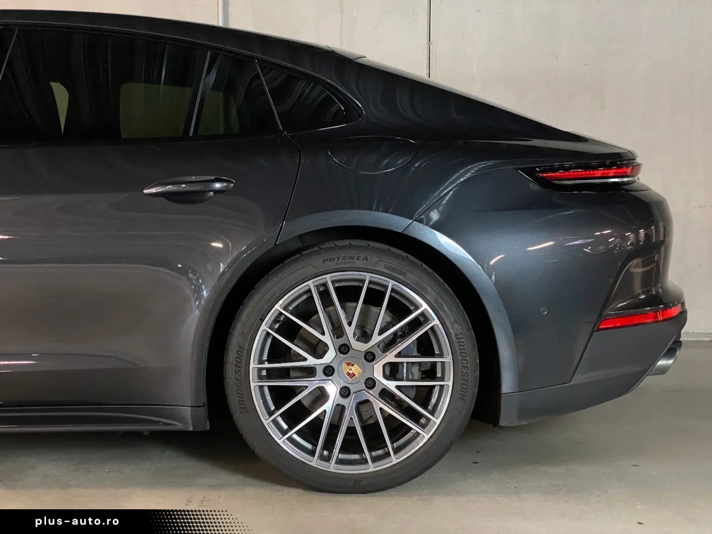 PORSCHE Panamera 4 E-Hybrid   Hinterachslenkung   BOSE