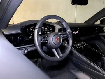 PORSCHE Panamera 4 E-Hybrid   Hinterachslenkung   BOSE