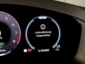 PORSCHE Panamera 4 E-Hybrid   Hinterachslenkung   BOSE