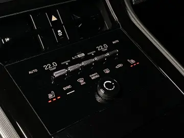 PORSCHE Panamera 4 E-Hybrid   Hinterachslenkung   BOSE