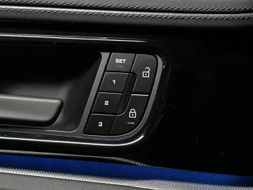 PORSCHE Panamera 4 E-Hybrid   Hinterachslenkung   BOSE