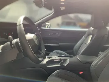FORD Mustang Fastback 5.0 Dark Horse nur 9482KM!