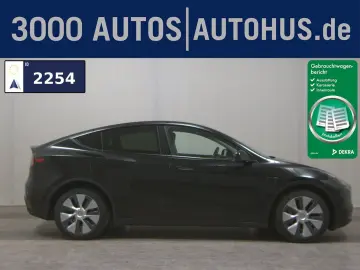 TESLA Model Y Long Range AWD LEDER NAVI PANO