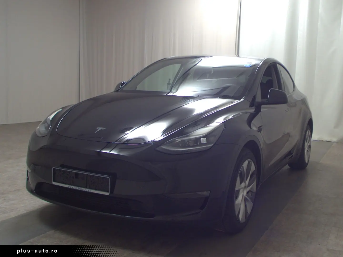 TESLA Model Y Long Range AWD LEDER NAVI PANO
