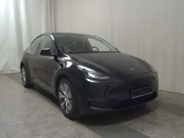TESLA Model Y Long Range AWD LEDER NAVI PANO