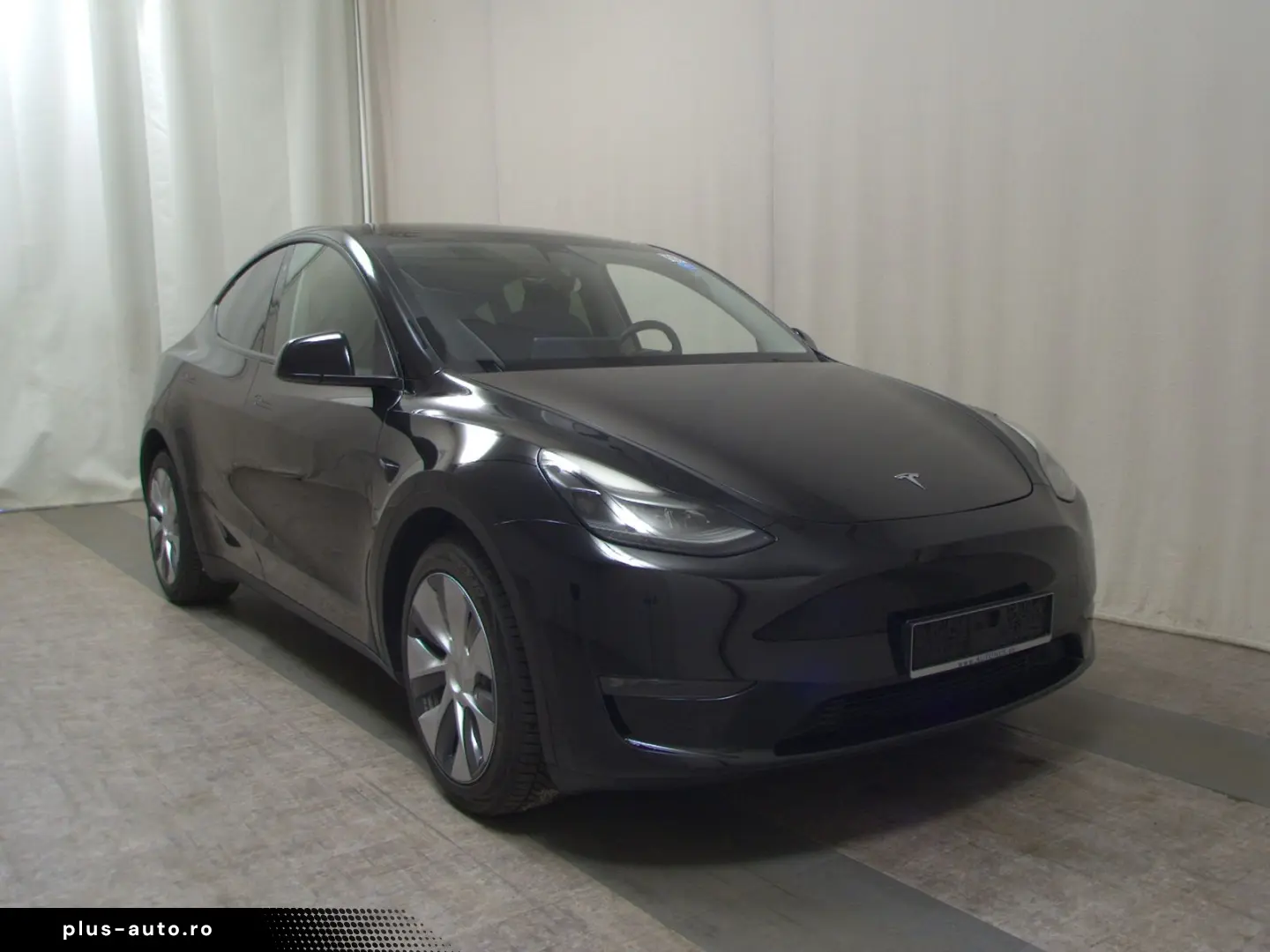 TESLA Model Y Long Range AWD LEDER NAVI PANO