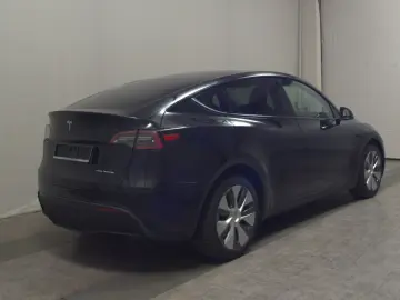TESLA Model Y Long Range AWD LEDER NAVI PANO