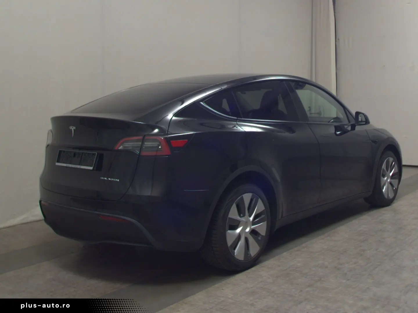 TESLA Model Y Long Range AWD LEDER NAVI PANO