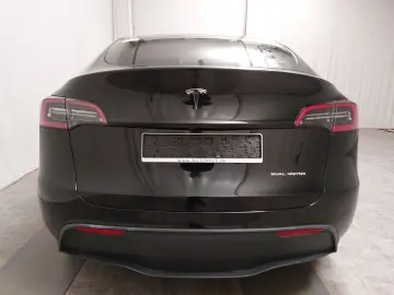 TESLA Model Y Long Range AWD LEDER NAVI PANO
