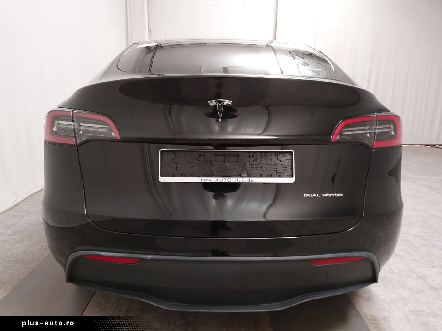 TESLA Model Y Long Range AWD LEDER NAVI PANO