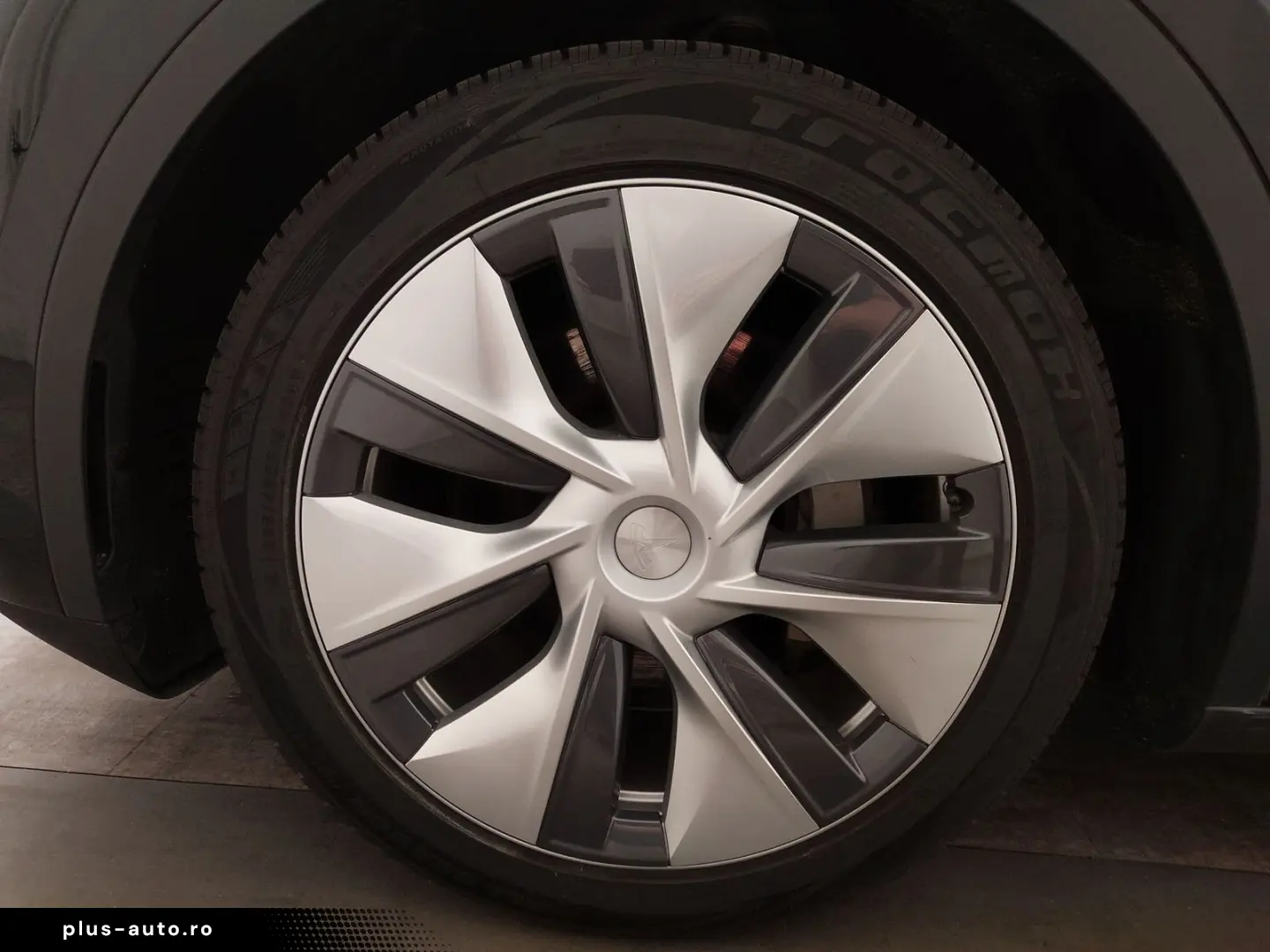 TESLA Model Y Long Range AWD LEDER NAVI PANO
