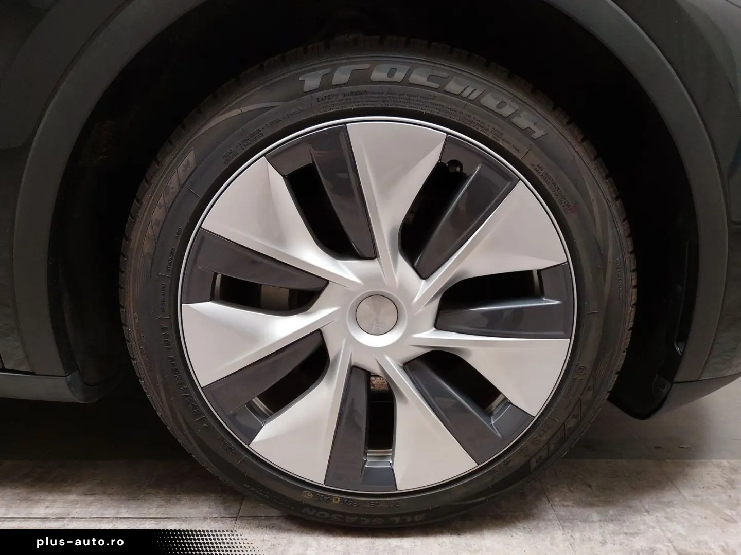 TESLA Model Y Long Range AWD LEDER NAVI PANO