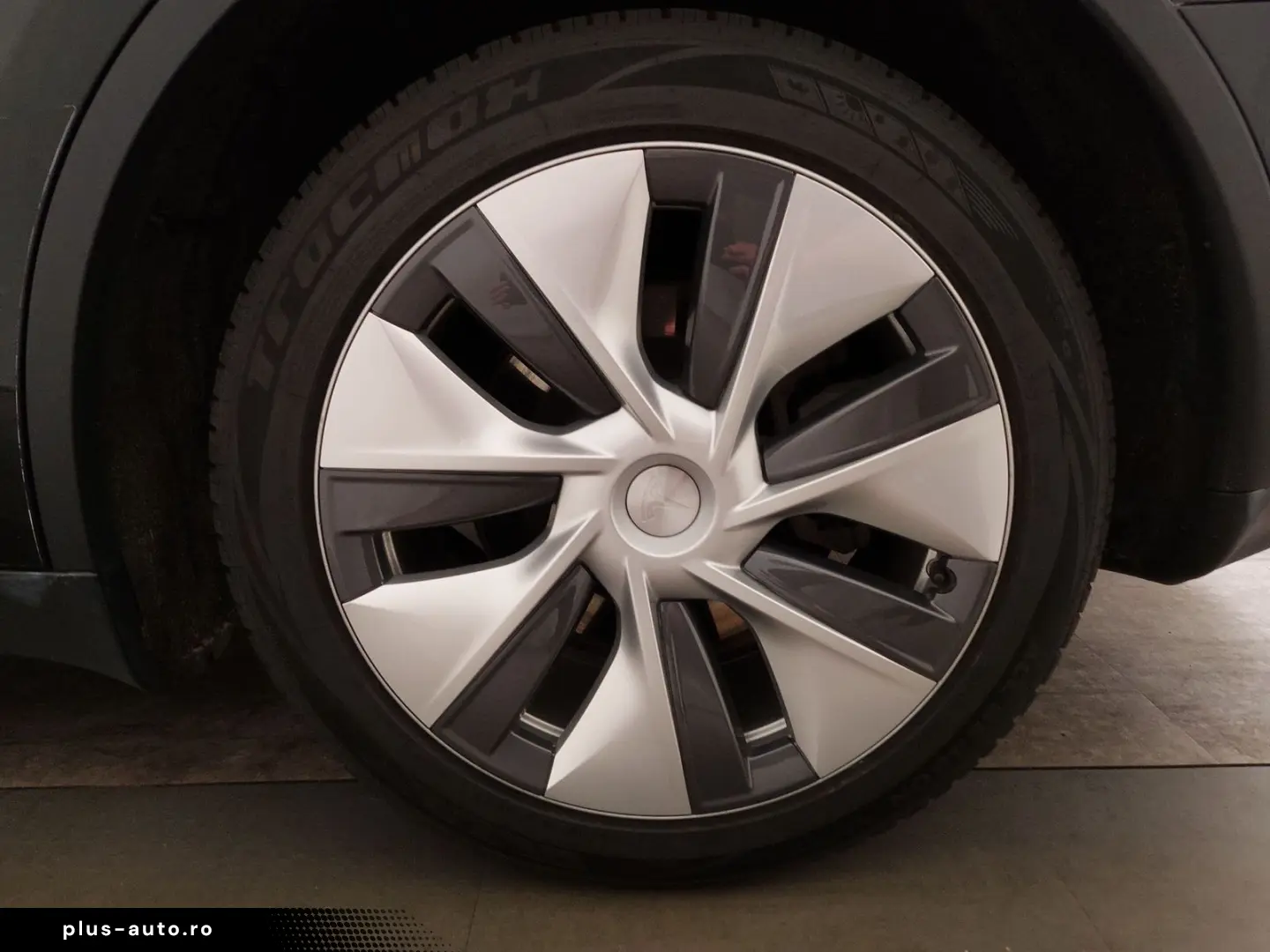TESLA Model Y Long Range AWD LEDER NAVI PANO