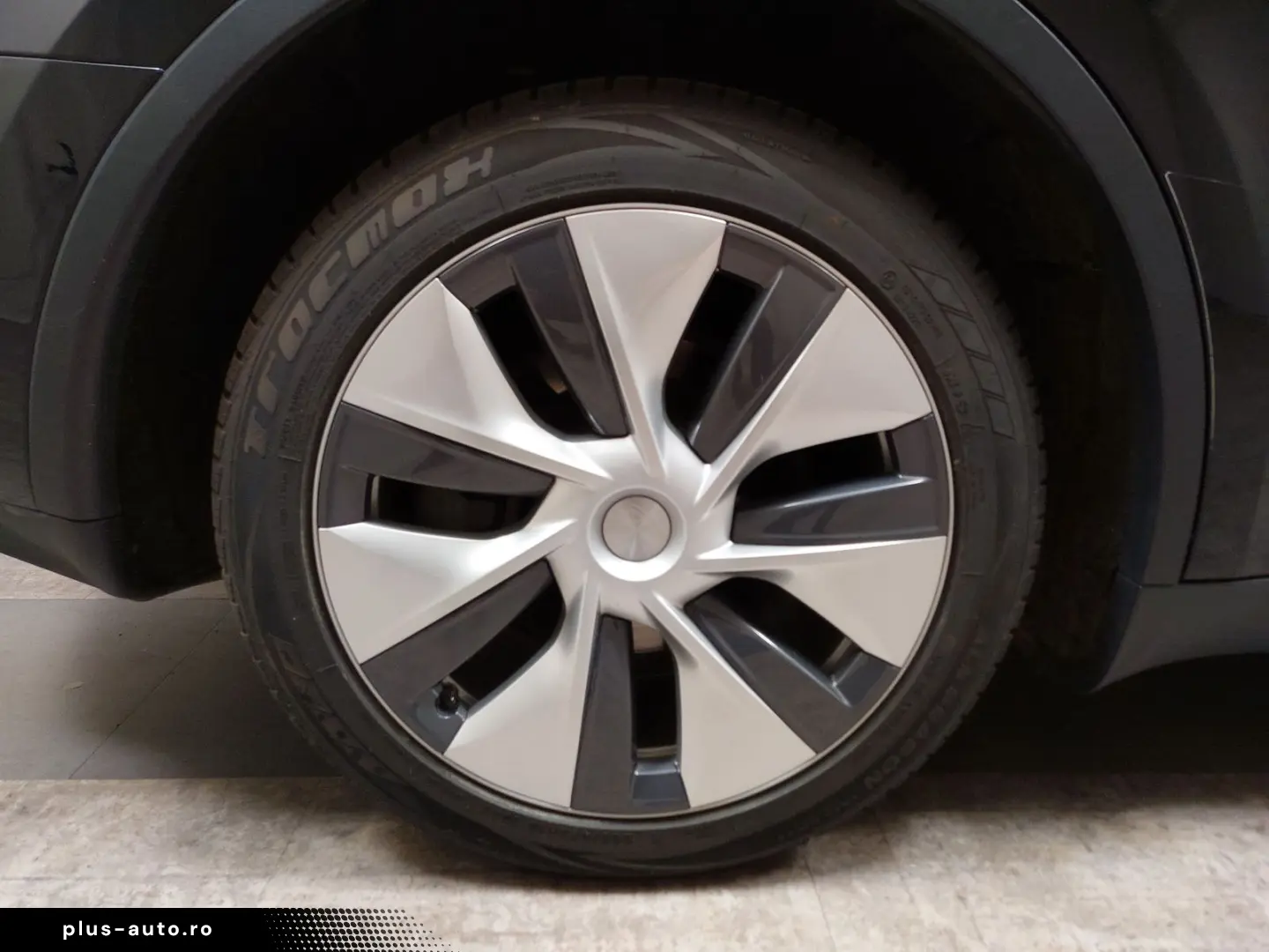 TESLA Model Y Long Range AWD LEDER NAVI PANO
