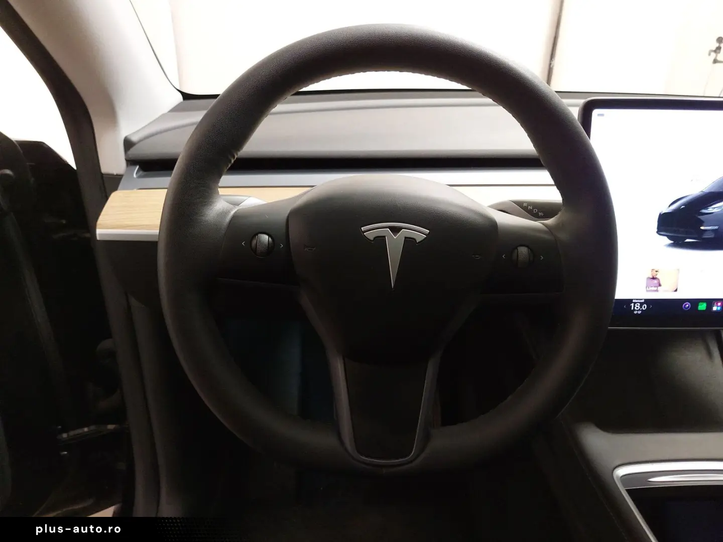 TESLA Model Y Long Range AWD LEDER NAVI PANO