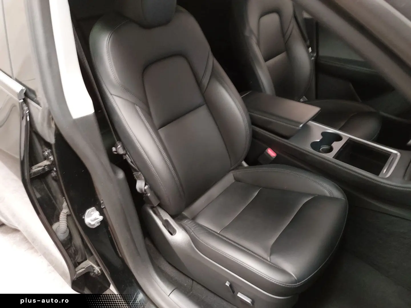 TESLA Model Y Long Range AWD LEDER NAVI PANO