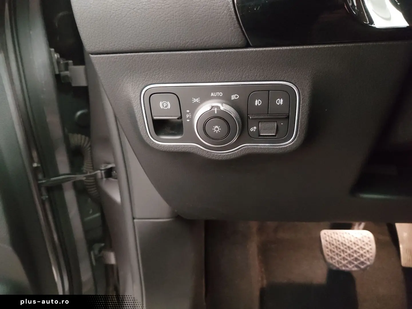 MERCEDES-BENZ 220 d 4M Progressive NAVI LED PANO