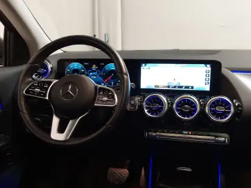 MERCEDES-BENZ 220 d 4M Progressive NAVI LED PANO