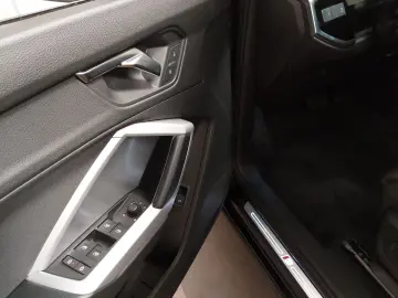 AUDI Q3 2.0 TDI S-Line Navi vc LED Sportsitze Kamera