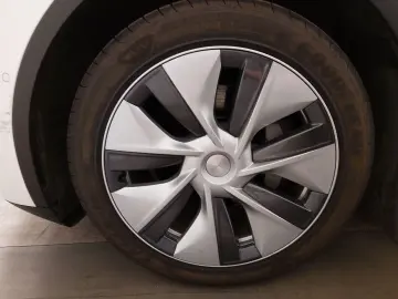 TESLA Model Y Long Range AWD NAVI LED PANO KAMERA