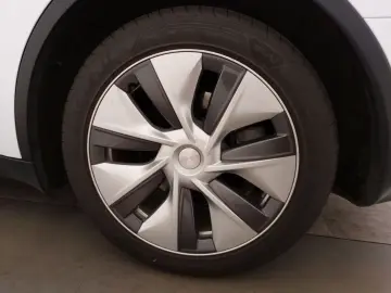 TESLA Model Y Long Range AWD NAVI LED PANO KAMERA