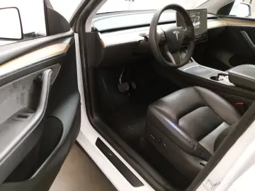 TESLA Model Y Long Range AWD NAVI LED PANO KAMERA
