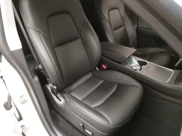 TESLA Model Y Long Range AWD NAVI LED PANO KAMERA
