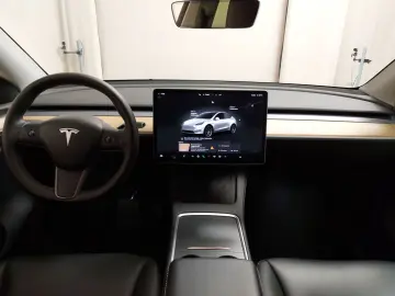 TESLA Model Y Long Range AWD NAVI LED PANO KAMERA
