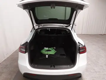 TESLA Model Y Long Range AWD NAVI LED PANO KAMERA