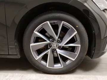 SKODA Enyaq iV 80 SportLine T-LEDER NAVI LED SHZ PDC