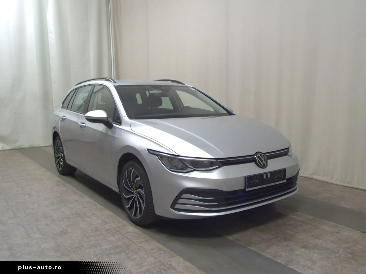 VW Golf-8 Var. 2.0 TDI Life Navi LED