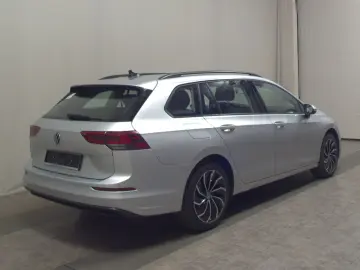VW Golf-8 Var. 2.0 TDI Life Navi LED