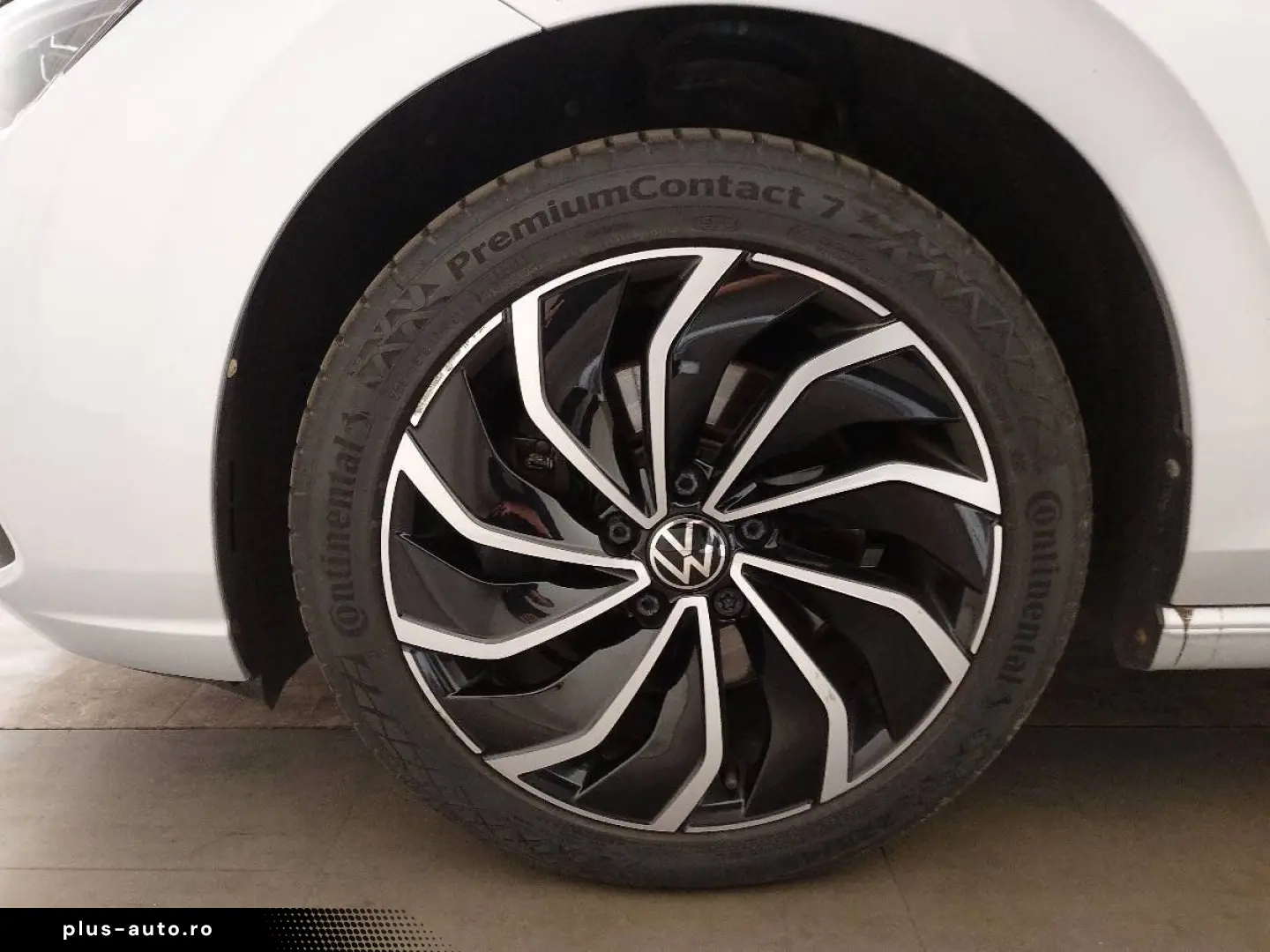 VW Golf-8 Var. 2.0 TDI Life Navi LED