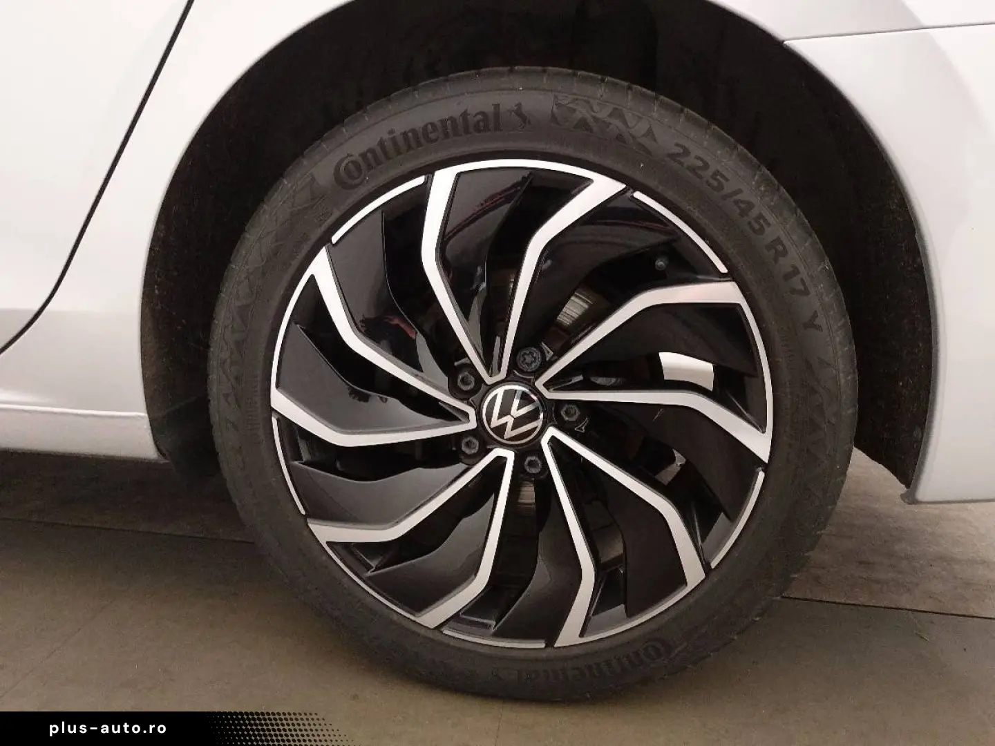 VW Golf-8 Var. 2.0 TDI Life Navi LED