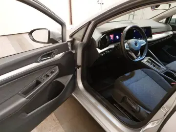 VW Golf-8 Var. 2.0 TDI Life Navi LED