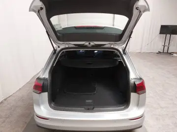 VW Golf-8 Var. 2.0 TDI Life Navi LED
